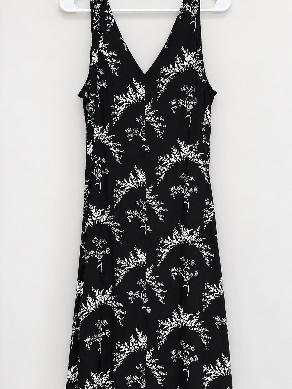 GAP Black & White Floral V-Neck Maxi Dress – Size S